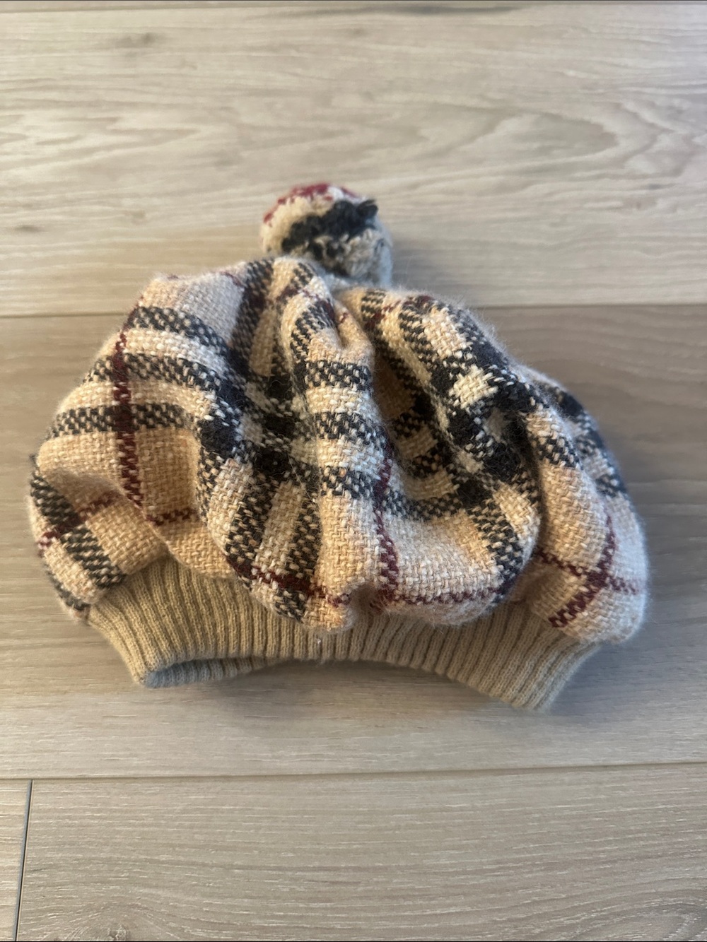 Authentic Burberry wool and cashmere hat - never worn